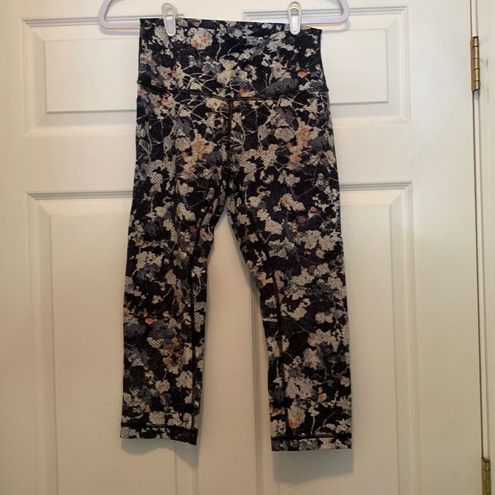 Lululemon size 8 Capri